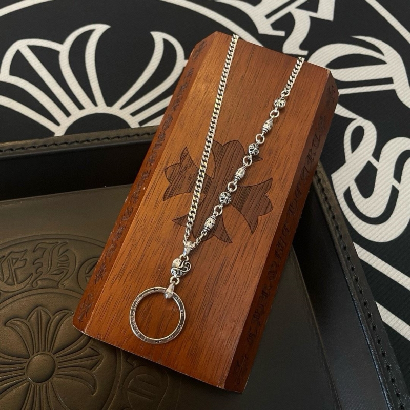 Ch*0me He**ts necklaces